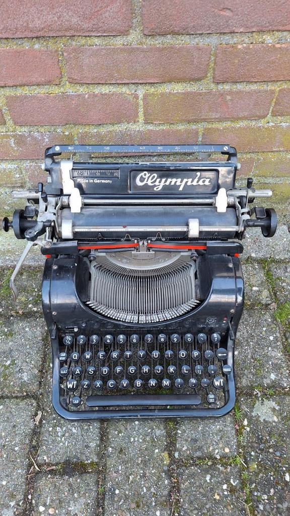 4 antieke typemachines oa Olympia!, Ophalen