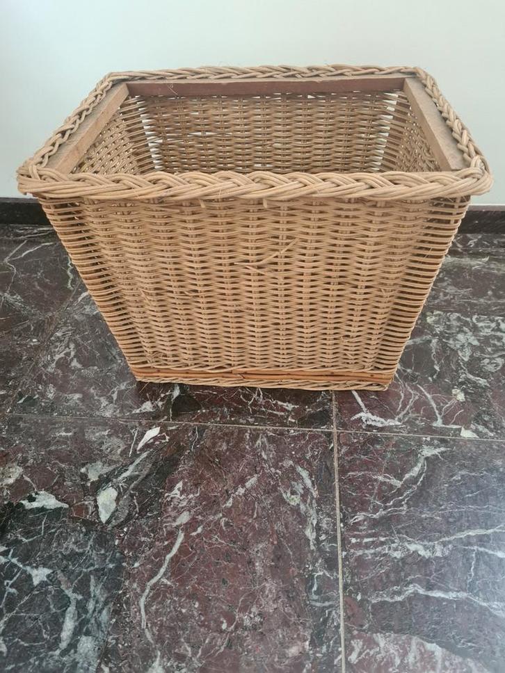 Mand, plantenbak, riet, Huis en Inrichting, Woonaccessoires | Schalen en Manden, Gebruikt, Rond, Riet, Ophalen