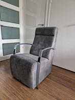 Grijze fauteuil / stoel met chromen armleuningen, Huis en Inrichting, Fauteuils, Ophalen of Verzenden, Zo goed als nieuw