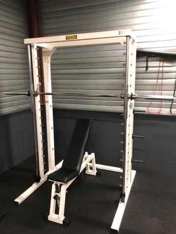 Gezocht : Technogym Isotonic Smith Machine