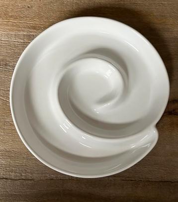 Keramisch wit schaaltje voor caprese beschikbaar voor biedingen