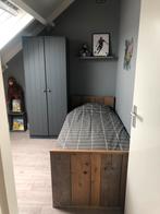 Stoere grijze kledingkast met hanggedeelte, Ophalen, Gebruikt, Stoer, 100 tot 150 cm