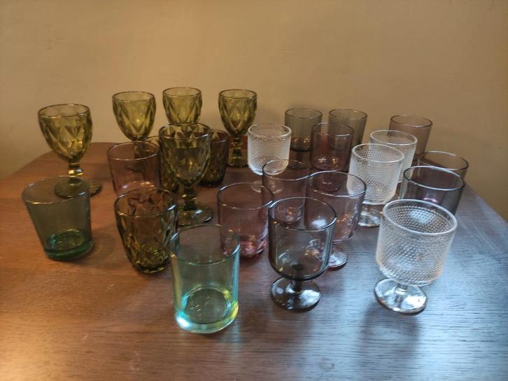 Gekleurde Glazen Set - Bruiloft Decoratie, Huis en Inrichting, Keuken | Servies, Zo goed als nieuw, Glas of Glazen, Overige stijlen