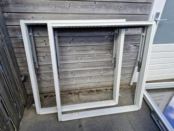 2x 114x118 Dakraam Fakro beschikbaar voor biedingen
