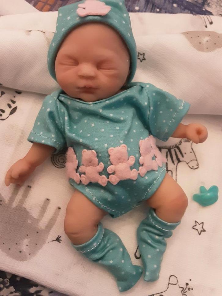 Schattige silicone baby doll, Verzamelen, Poppen, Zo goed als nieuw, Pop, Ophalen of Verzenden