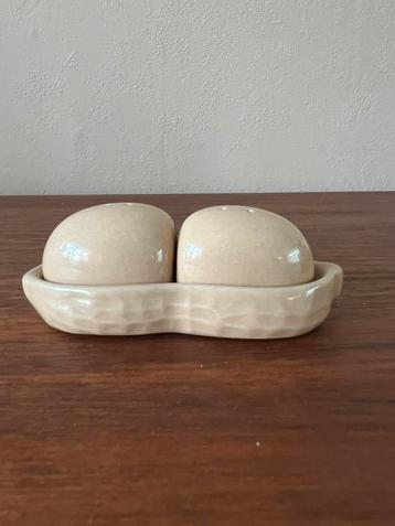 Vintage zout en peper pinda design fun retro peanut beschikbaar voor biedingen