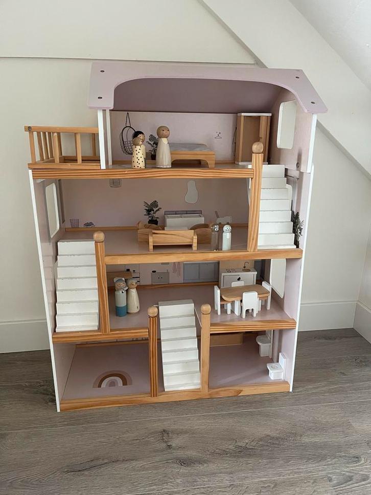 Mooi Houten Poppenhuis met Meubels, Kinderen en Baby's, Speelgoed | Poppenhuizen, Zo goed als nieuw, Poppenhuis, Ophalen