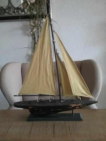  ZEILBOOT ..JE.. DECORATIEF.. beschikbaar voor biedingen