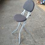 hoge opklapbare kruk/stoeltje, Huis en Inrichting, Stoelen, Gebruikt, Zwart, Ophalen of Verzenden, Metaal