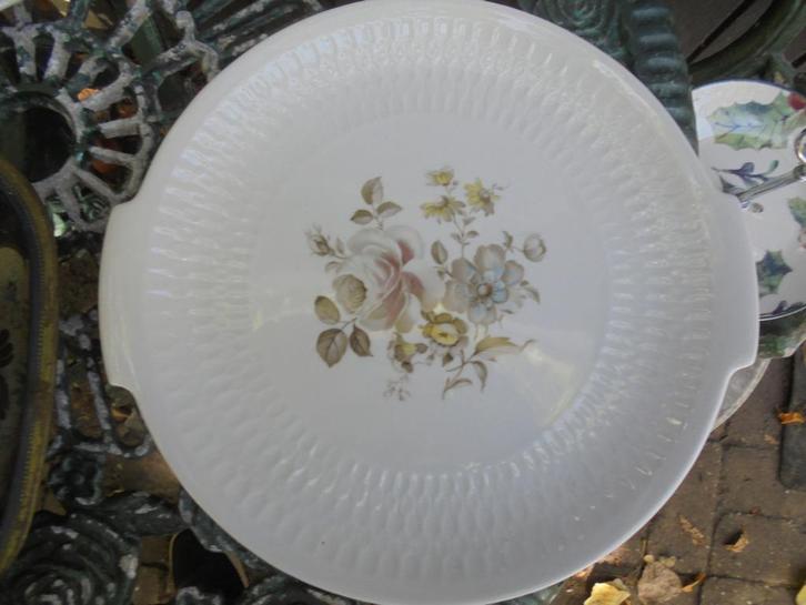 Gebakschaal MOSA met bruin/beige bloemboeket met oa roos, Antiek en Kunst, Antiek | Servies los, Ophalen of Verzenden