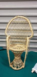 Pop van porselein in pauwentroon, Ophalen of Verzenden, 'T Olde Gre-j, Info@toldegrej.nl, Endepoelstraat 20f Didam