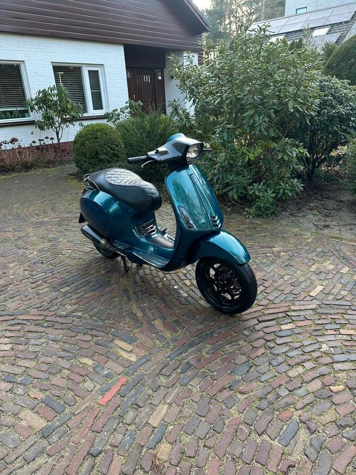 Vespa sprint 80cc 2017, Fietsen en Brommers, Scooters | Piaggio, Zo goed als nieuw, Overige modellen, Benzine, Ophalen