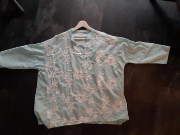 Grote maat blouse, mintgroen met wit borduur. Maat 48 beschikbaar voor biedingen