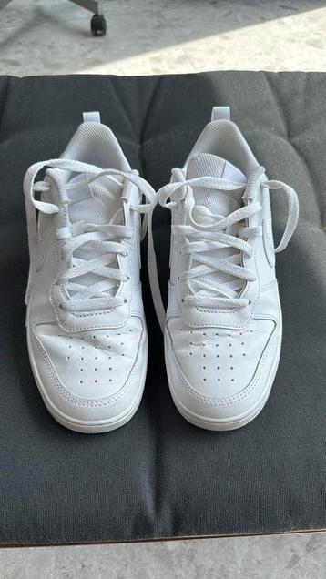 Nike maat 40 (25cm) wit beschikbaar voor biedingen