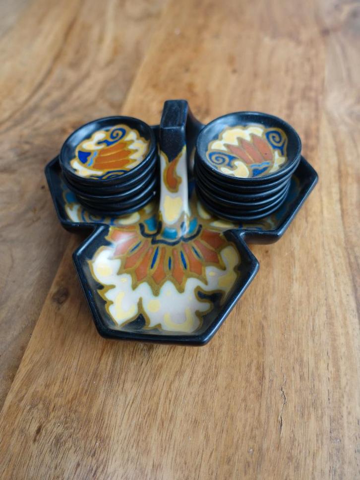 plateel plateau met 11 bonbonschaaltjes Regina Gouda, Antiek en Kunst, Antiek | Keramiek en Aardewerk, Ophalen