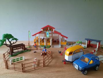 Playmobil manege met trailer beschikbaar voor biedingen