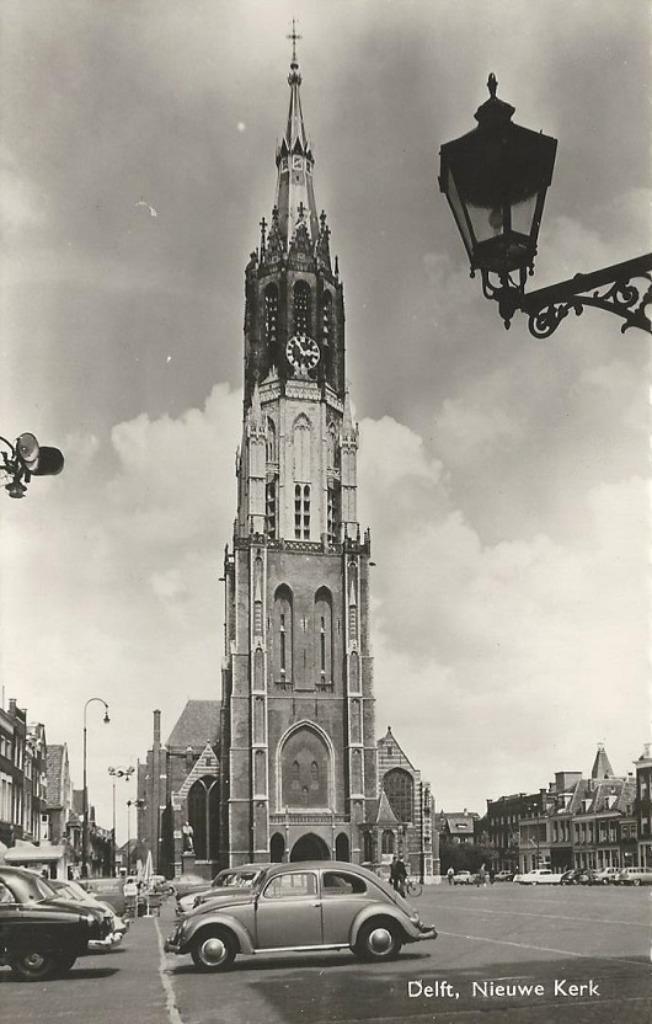 AK Delft Nieuwe kerk markt VW, Verzamelen, Ansichtkaarten | Nederland, Ongelopen, Zuid-Holland, 1940 tot 1960, Ophalen of Verzenden