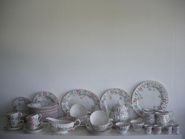 Churchill Brair Rose servies, Huis en Inrichting, Keuken | Servies, Zo goed als nieuw, Overige stijlen, Porselein, Ophalen of Verzenden
