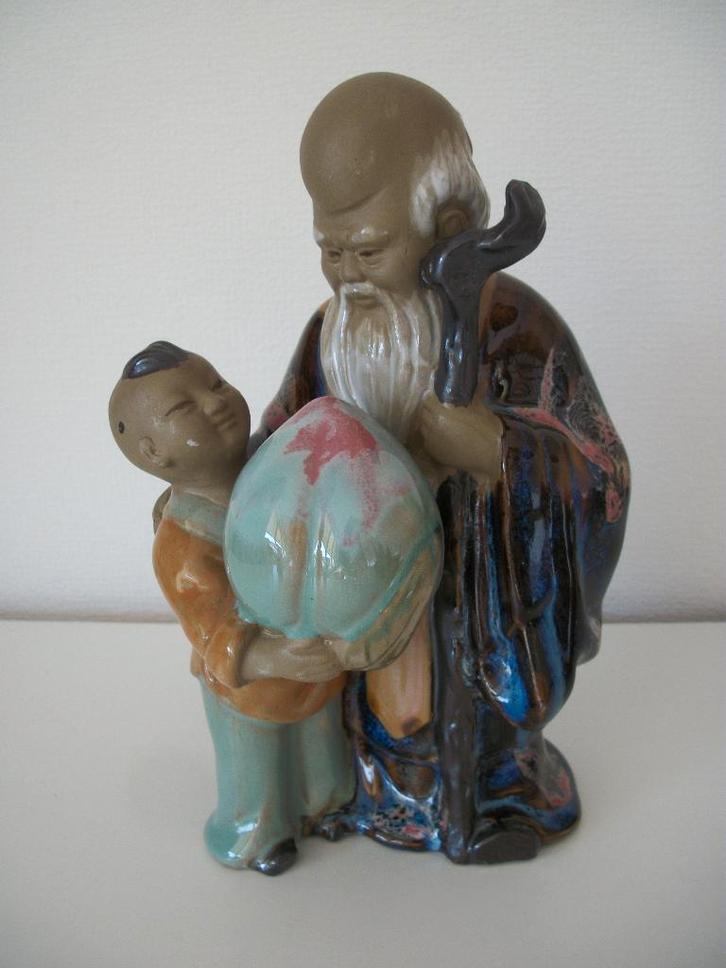 Chinese Monnik met Kind - 12 x 11 x 19 cm hoog - zgan, Verzamelen, Beelden en Beeldjes, Zo goed als nieuw, Mens, Ophalen of Verzenden