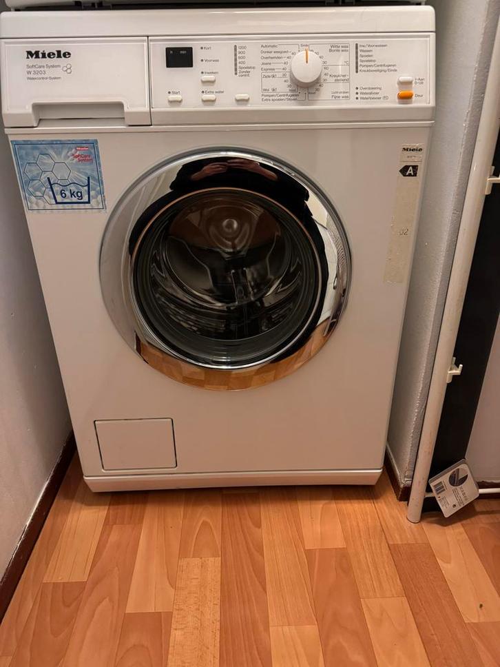 Defecte Miele W3203 Wasmachine (2010), Witgoed en Apparatuur, Wasmachines, Niet werkend, Voorlader, 4 tot 6 kg, 85 tot 90 cm, 1200 tot 1600 toeren
