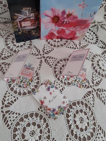 Parfum miniatuur set beschikbaar voor biedingen