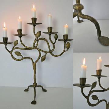 5 Armige kandelaar met takken en bladeren op een driepoot beschikbaar voor biedingen