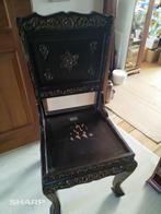 Oude stoelen balie, Ophalen