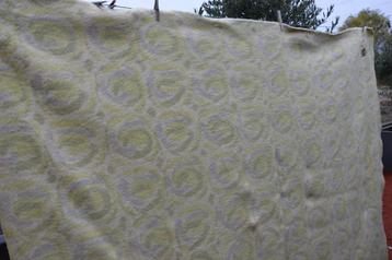 Vintage wollen sprei/ deken lichtgeel pastelkleur 220 x 190 beschikbaar voor biedingen