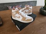 Nike Air Jordan 1 Mid hemp/White-Gum Yellow 43 / 9,5 NIEUW, Nieuw, Jordan, Ophalen of Verzenden, Wit