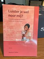 M.F. Delfos - Luister je wel naar mij, Ophalen of Verzenden, Zo goed als nieuw, M.F. Delfos