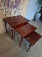 Set van drie klassieke bijzettafeltjes zogenoemde nesttafelt, 45 tot 60 cm, Minder dan 55 cm, Ophalen of Verzenden, Zo goed als nieuw