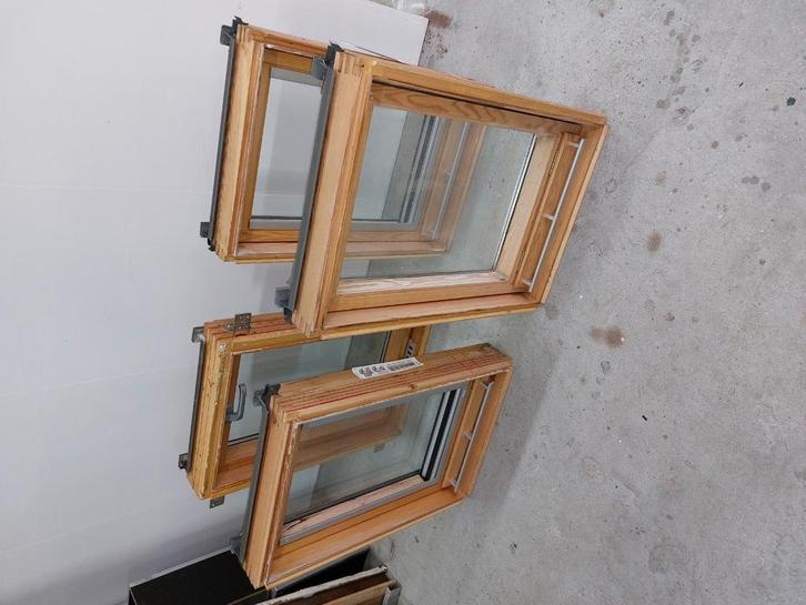 Velux en Fakro 55 x 78, Doe-het-zelf en Verbouw, Deuren en Horren, Zo goed als nieuw, Overige typen, Minder dan 200 cm, Ophalen