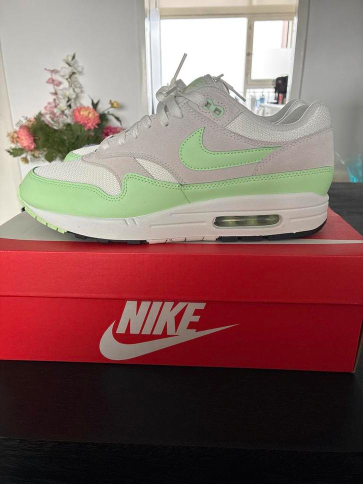 Nike Air Max 1 Essential Vapor Green - Maat 44,5, Kleding | Heren, Schoenen, Nieuw, Sneakers of Gympen, Overige kleuren, Verzenden