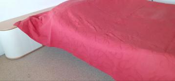 Rode Deken / Dekbed - Tweepersoons beschikbaar voor biedingen