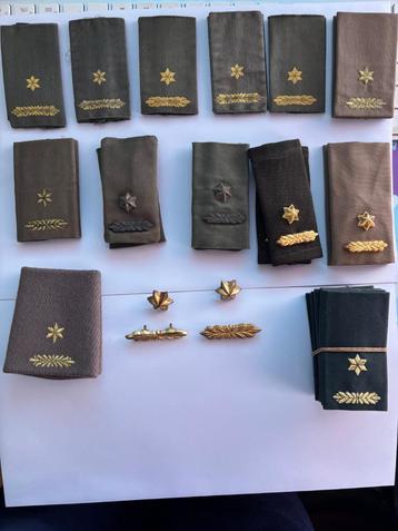Groot Lot 22  Schouder sets Majoor DT-GVT- Winterjas beschikbaar voor biedingen