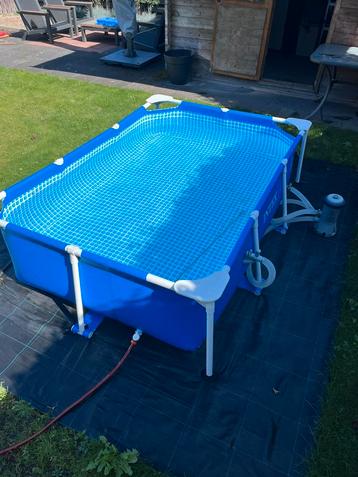 Intex zwembad ca. 1,5x2,2x0,6 (bxdxh) M incl. toebehoren beschikbaar voor biedingen