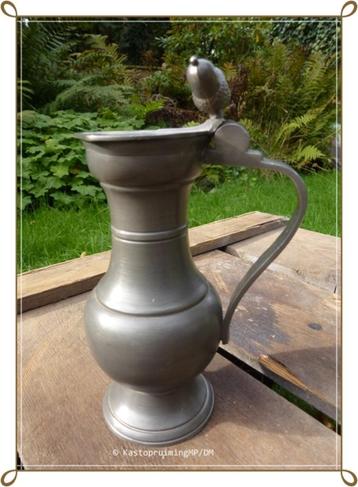 Tinnen eikel kannetje met ooievaarsmerk beschikbaar voor biedingen