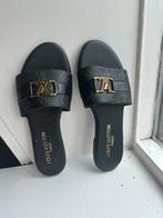 L V slippers maat 41 valt als 40 NIEUW, Ophalen of Verzenden, Zo goed als nieuw, Zwart, Slippers
