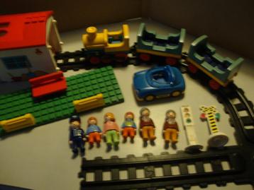 123 Playmobil trein met heel veel rails poppetjes auto enz. beschikbaar voor biedingen