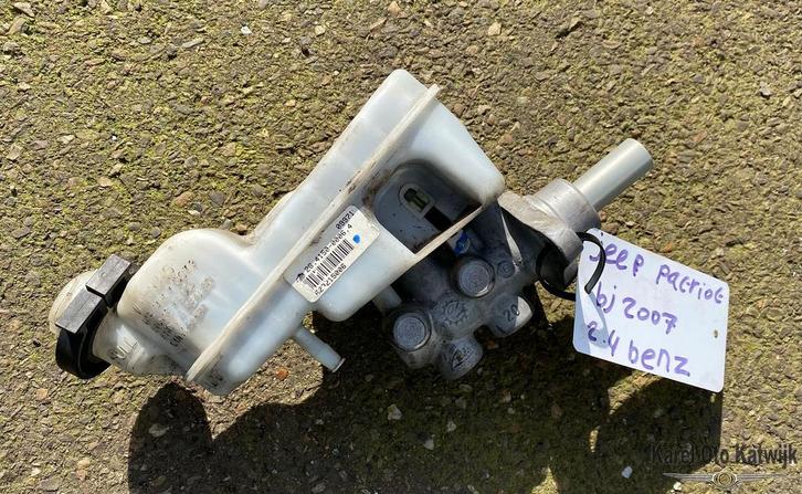 Hoofdremcilinder inclusief reservoir Jeep Patriot 2.4 benzin, Auto-onderdelen, Remmen en Aandrijving, Gebruikt, Ophalen of Verzenden