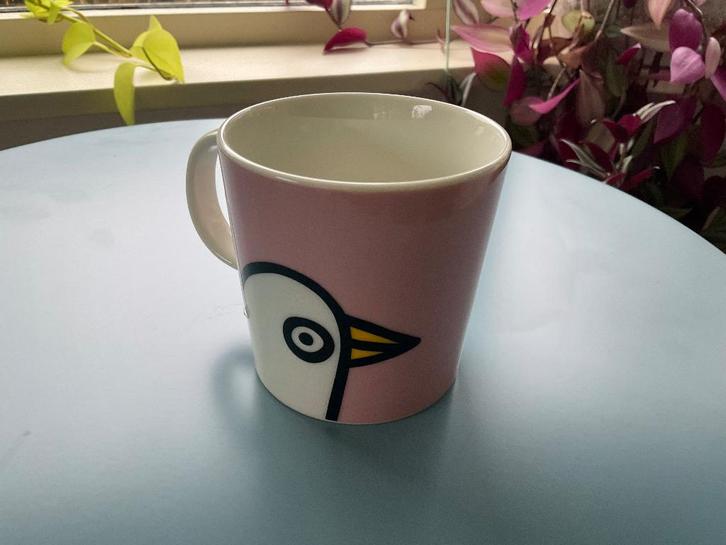 Iittala teema mok Birdie Pink, Huis en Inrichting, Keuken | Servies, Nieuw, Kop(pen) en/of Schotel(s), Overige stijlen, Porselein