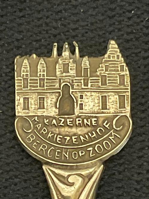Militair lepeltje uit Bergen op Zoom, Antiek en Kunst, Antiek | Bestek, Ophalen of Verzenden