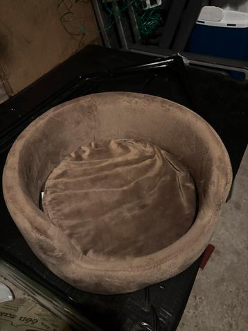 Kattenmand beschikbaar voor biedingen