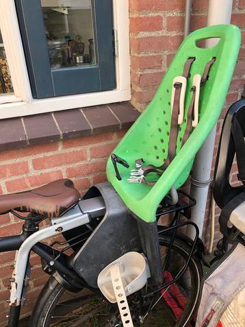Yepp achterzitje met twee keer bevestigingsbeugel beschikbaar voor biedingen