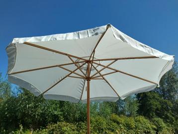 Gebruikte parasol  beschikbaar voor biedingen