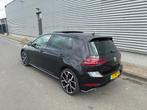 Volkswagen Golf 1.0 TSI 110pk 5D 2017 Zwart | R-LINE | PANO, Voorwielaandrijving, Zwart, Handgeschakeld, Particulier