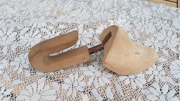 Antieke houten schoenspanner maat 38 beschikbaar voor biedingen