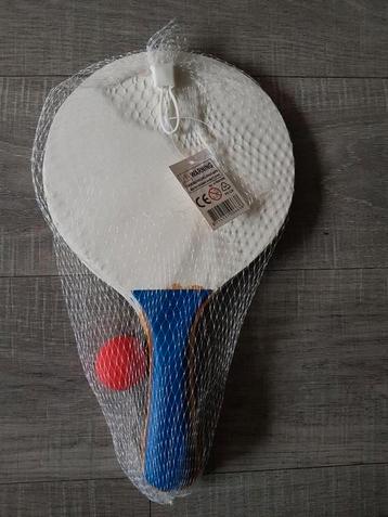 Beachball/beach tennis set met balletje hout beschikbaar voor biedingen