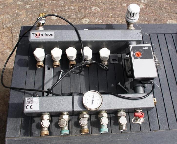 Therminon vloerverwarmingsunit 5-groeps A-label pomp, Doe-het-zelf en Verbouw, Verwarming en Radiatoren, Gebruikt, Overige typen