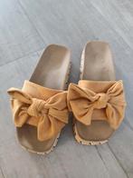 Slippers okergeel 39, Ophalen of Verzenden, Zo goed als nieuw, Geel